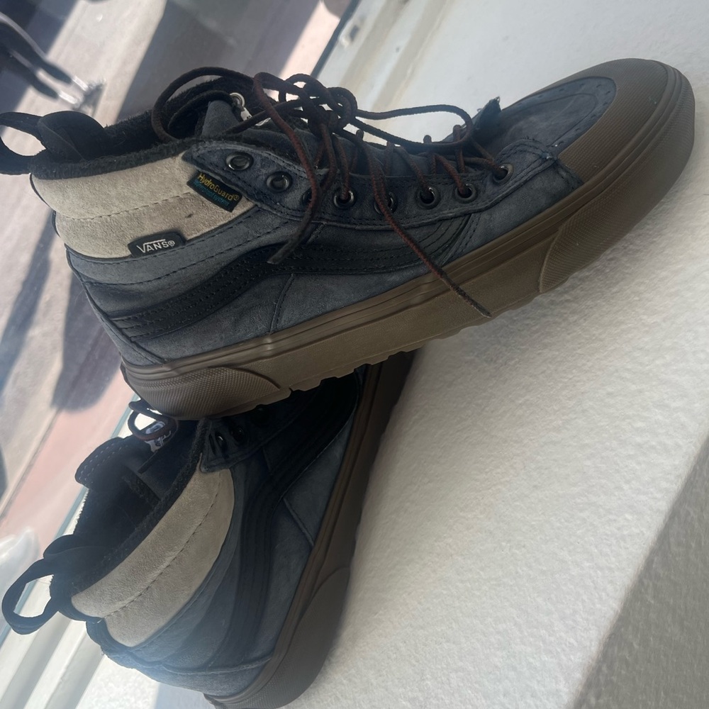 Vans MTE • teen - Men's 8 • Navy • High-Top insulated • easy • lightly worn •